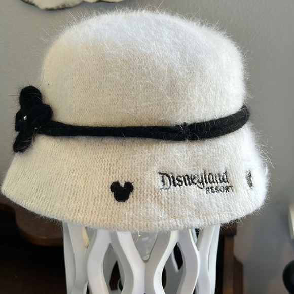 NWT Disney Disneyland retired Bucket hat. Winter white and black. Adult size. - Picture 1 of 5
